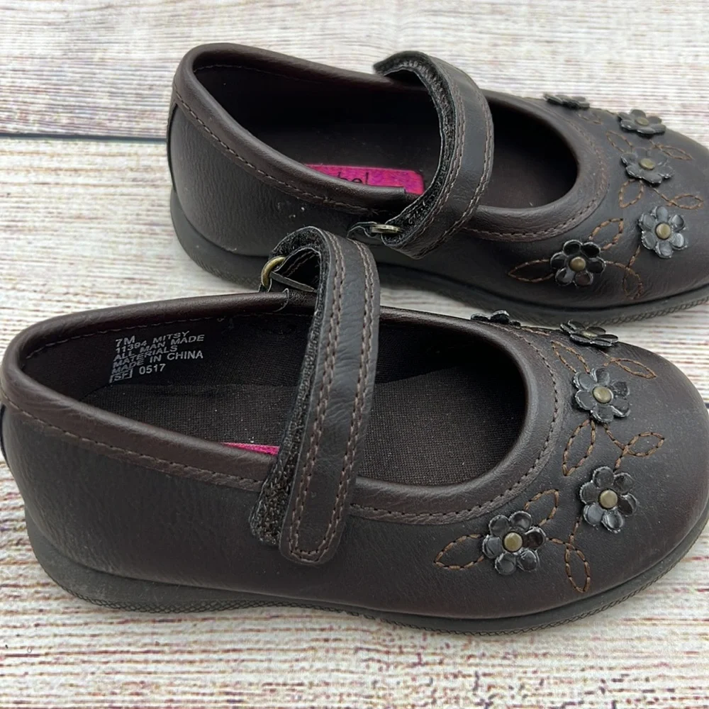 Brown Maryjanes with flowers Sz 7 EUC